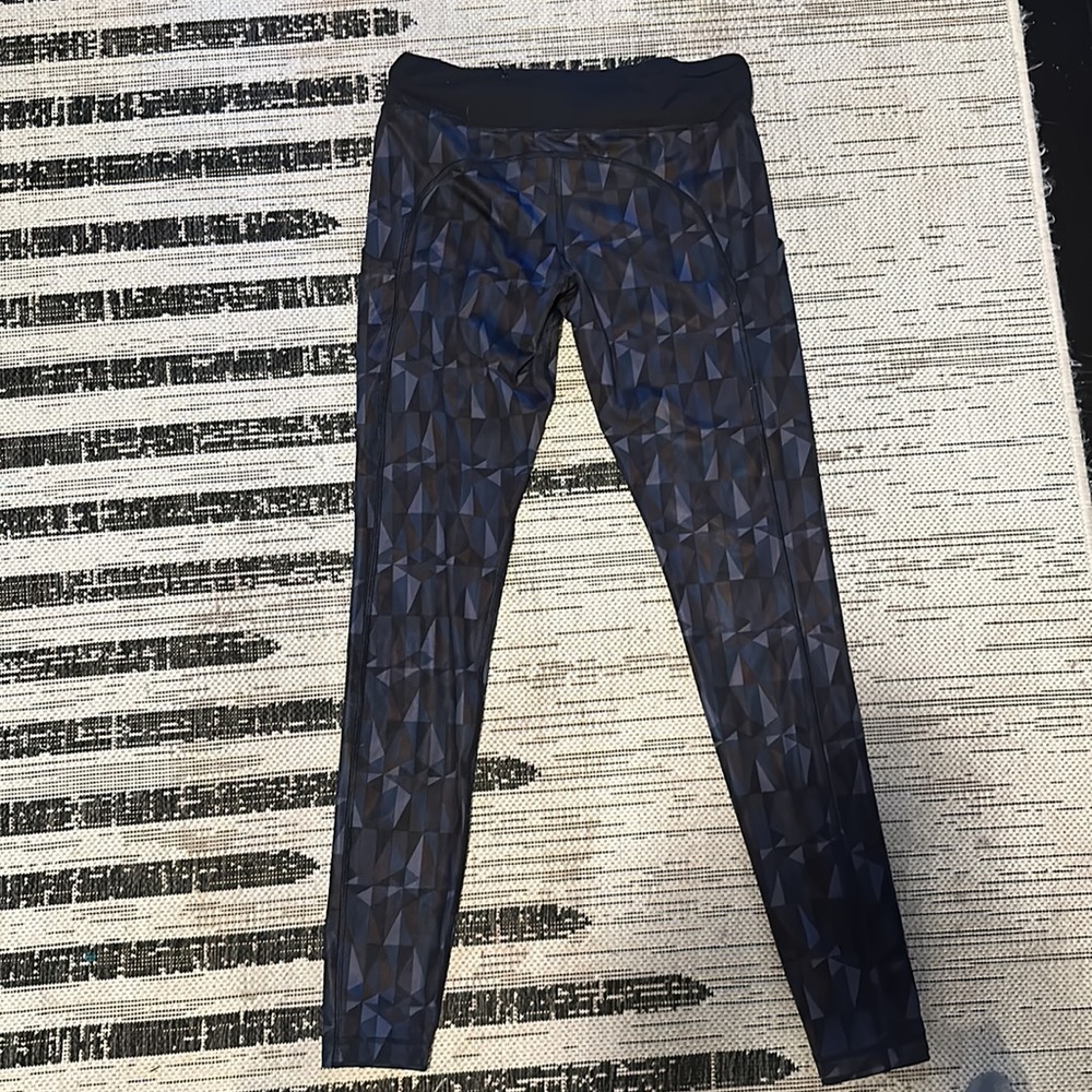 Lululemon Dark Triangle Print Active Leggings - image 2